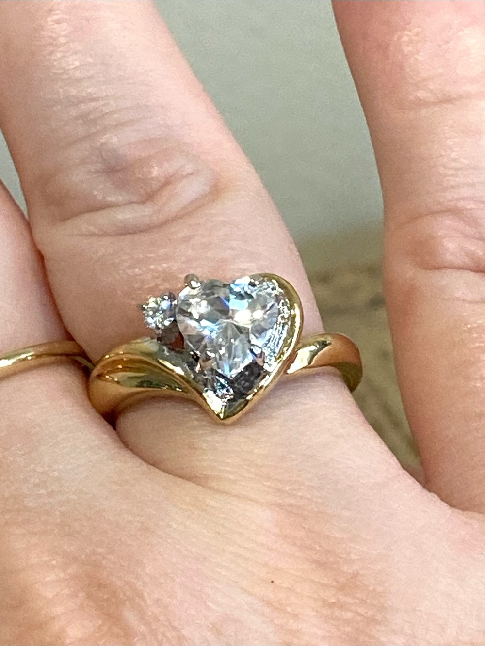 Gold Tone Heart-Center Ring Costume Jewelry Size 9 - Picture 5 of 17